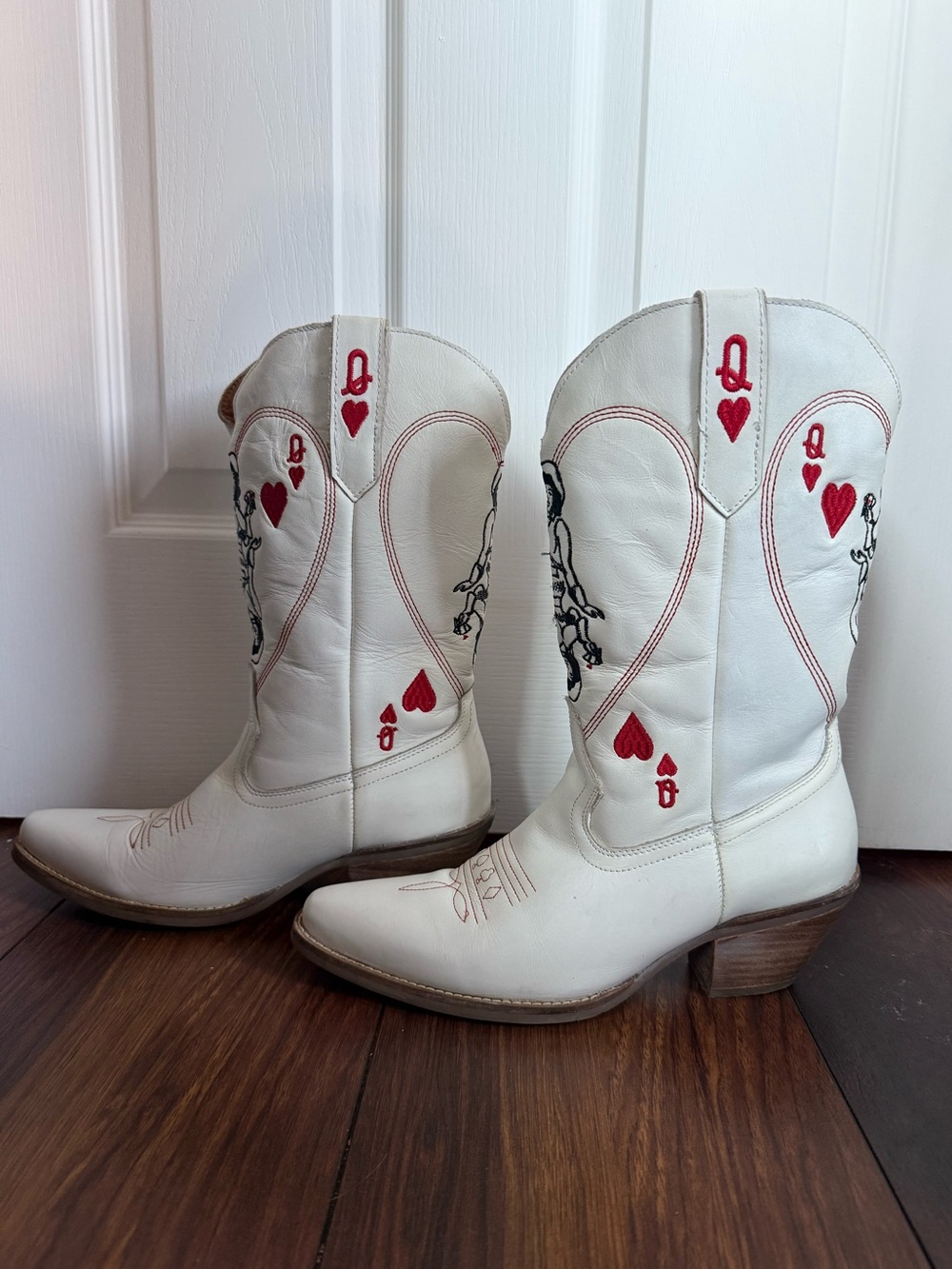Dingo Queen of Hearts - Picture 4 of 7